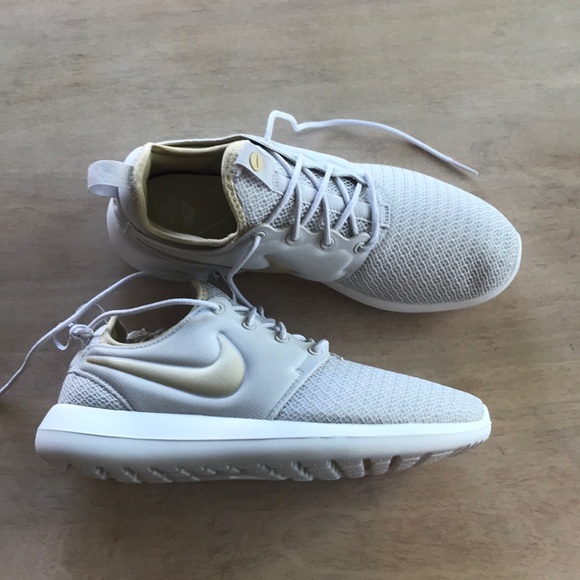 Nike Shoes - Women’s Nike Roshe. Never been worn. Size 8.